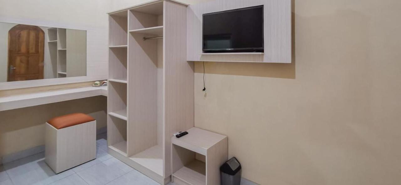 Reddoorz Near Pantai Pancer Door Pacitan Hotel Bagian luar foto