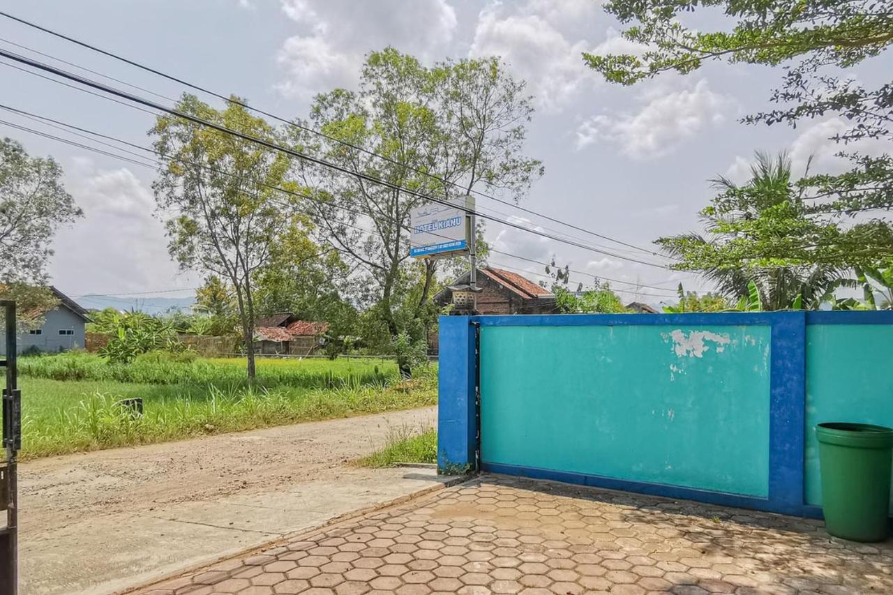 Reddoorz Near Pantai Pancer Door Pacitan Hotel Bagian luar foto