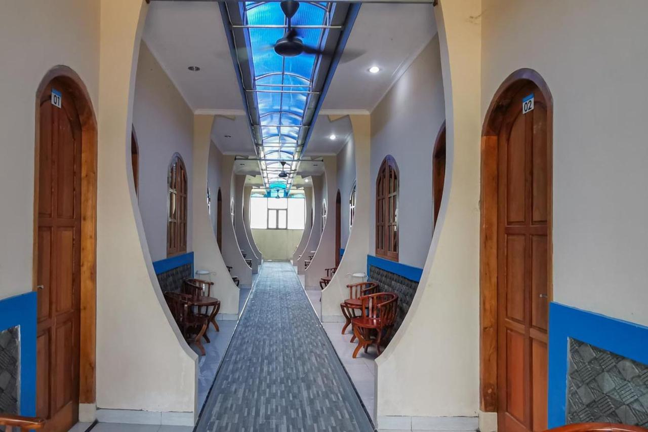 Reddoorz Near Pantai Pancer Door Pacitan Hotel Bagian luar foto