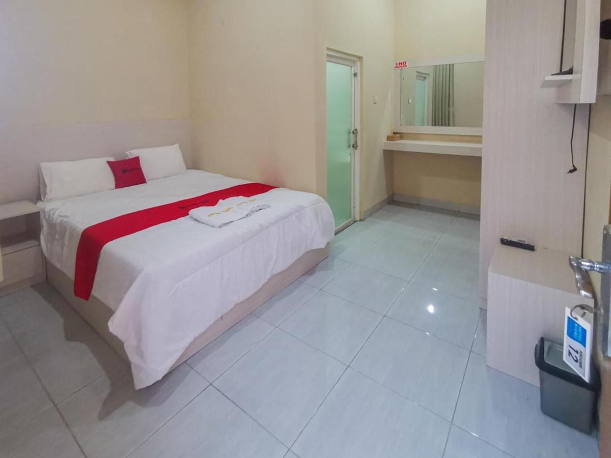 Reddoorz Near Pantai Pancer Door Pacitan Hotel Bagian luar foto