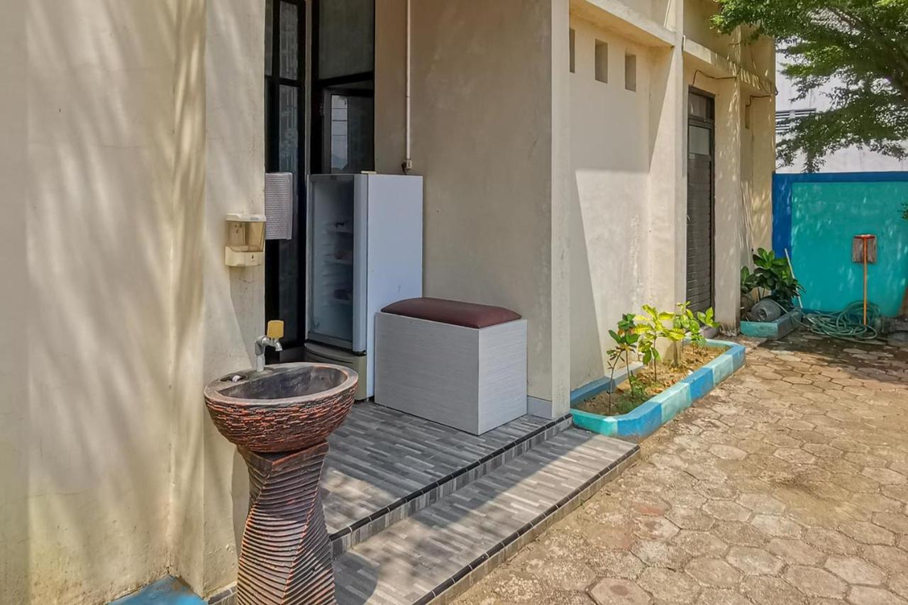 Reddoorz Near Pantai Pancer Door Pacitan Hotel Bagian luar foto