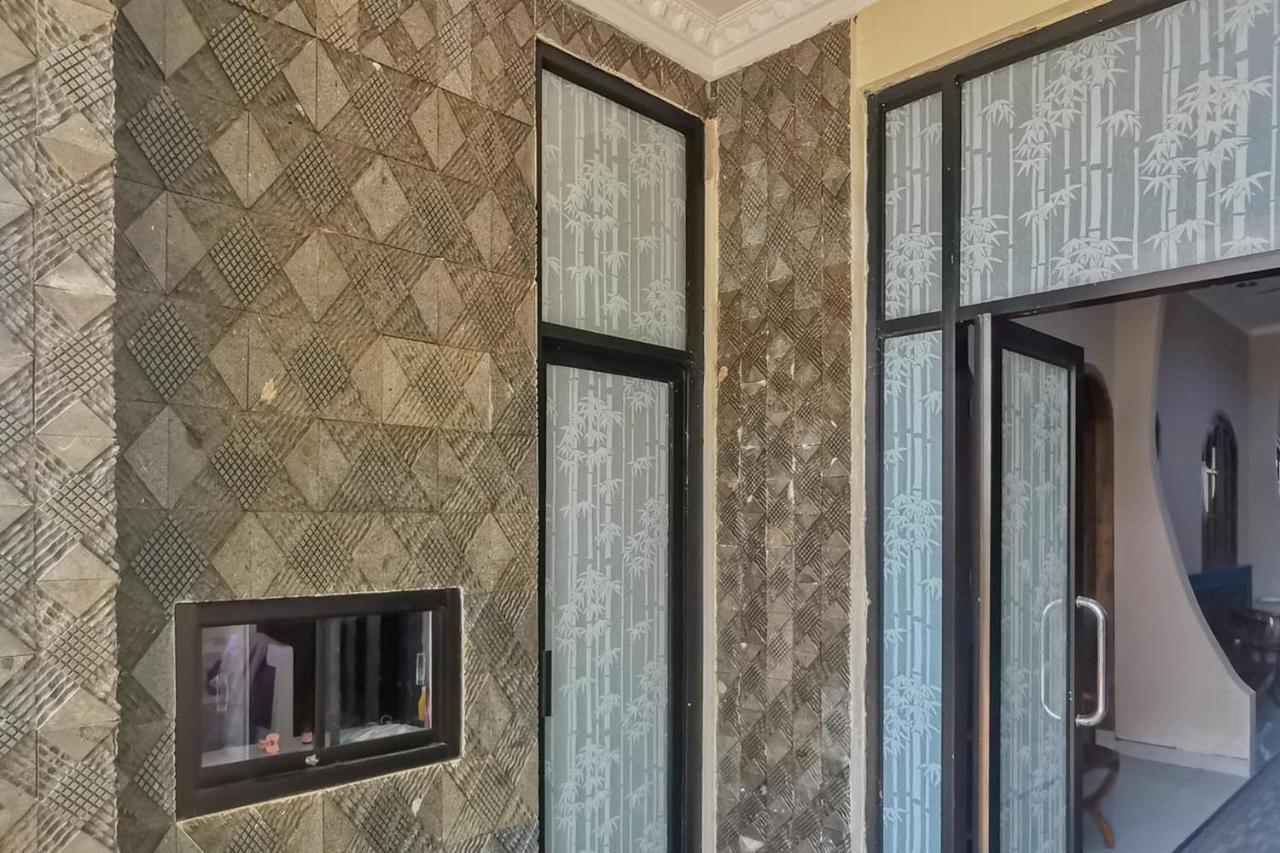 Reddoorz Near Pantai Pancer Door Pacitan Hotel Bagian luar foto